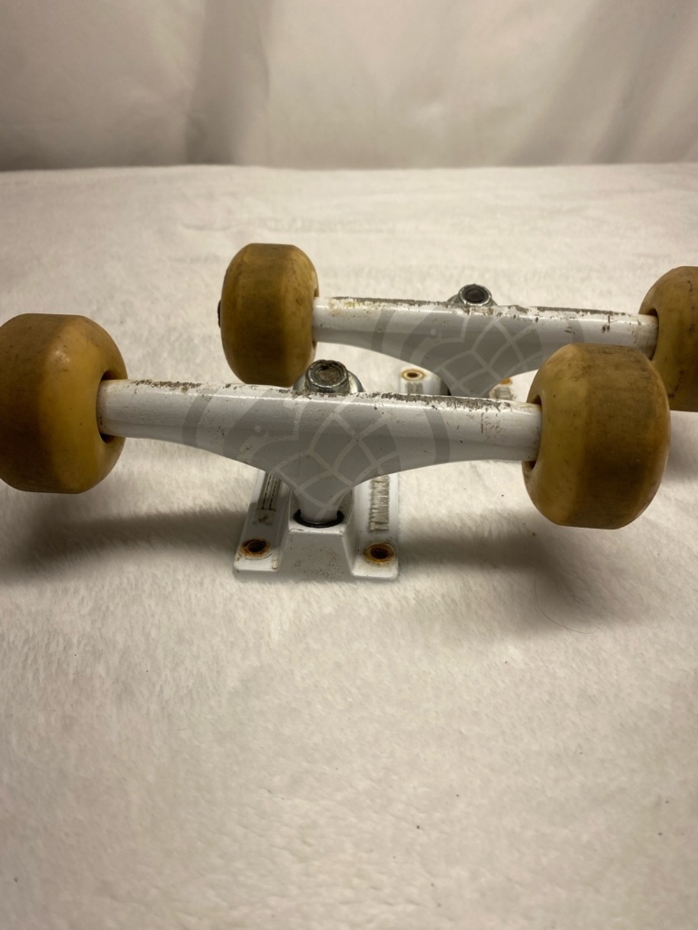 Thunder Skateboarding Trucks White With Wheels